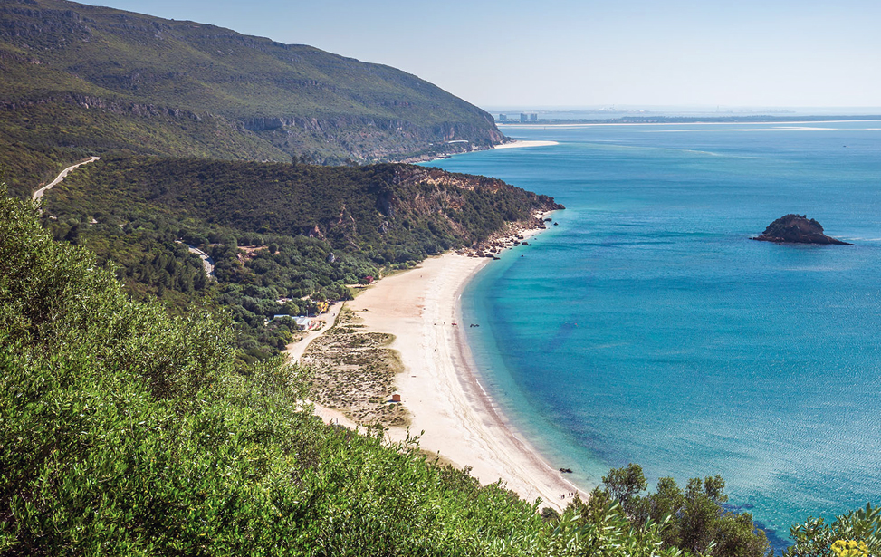 Sesimbra and Arrábida National Park Tour with Wine Tasting