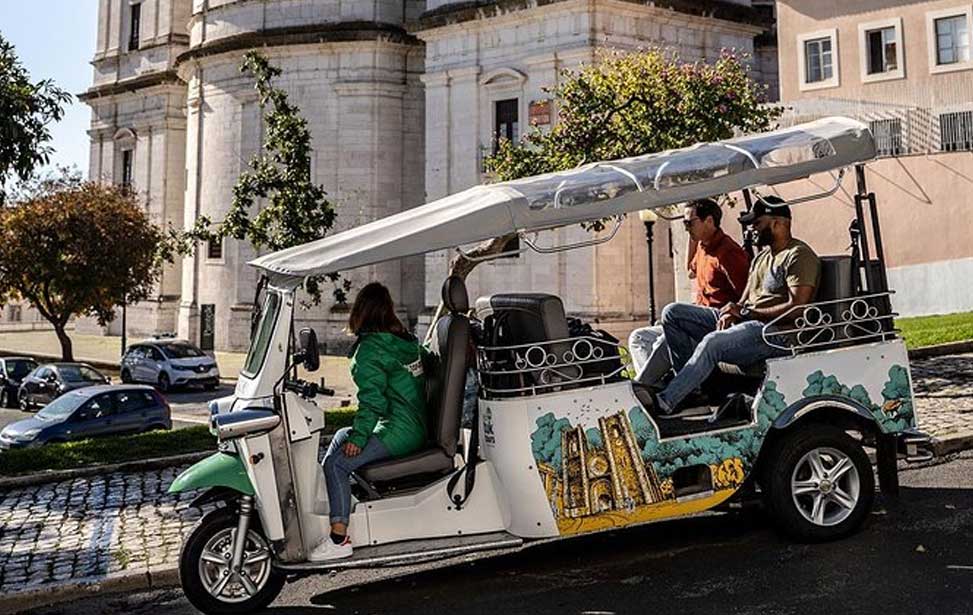 Lisbon: Half Day Sightseeing Tour on a Private Electric Tuk Tuk