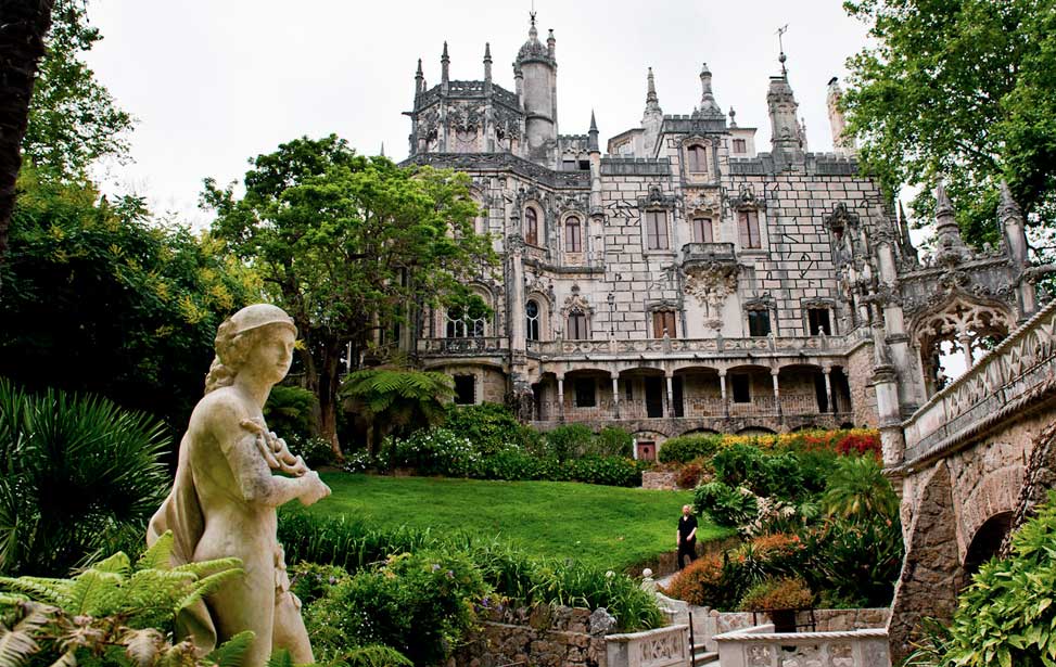 Sintra Palaces Tour with Pena Palace and Quinta da Regaleira