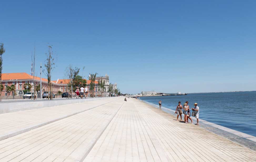 Avenida Ribeira das Naus